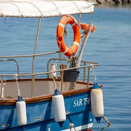 Desiterra & Hotel Karterados (Santorini)