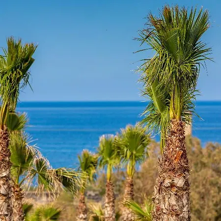 Desiterra & 5* Karterados (Santorini)