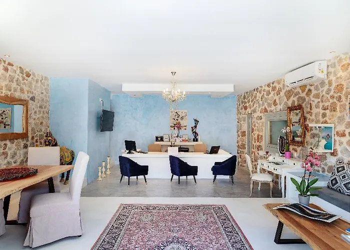 Desiterra & Hotel Karterados (Santorini)